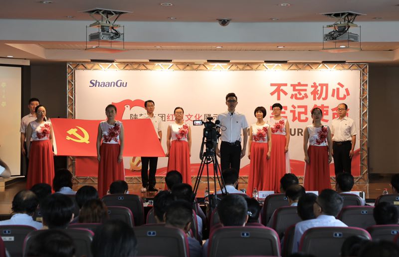 陜鼓戰(zhàn)略黨支部、投資證券黨支部聯(lián)合參賽隊表演主題朗誦《七月的天空》.jpg